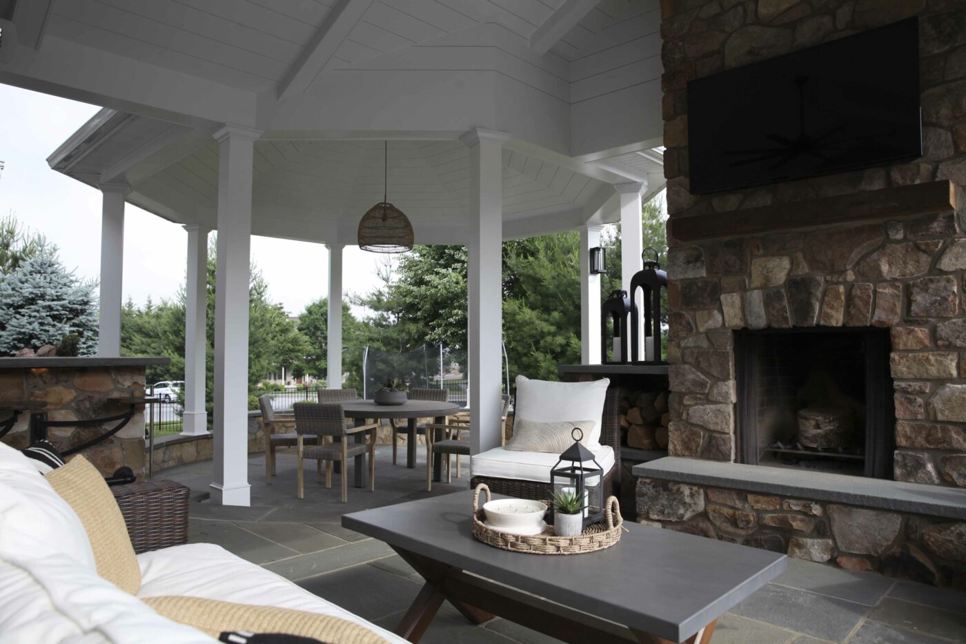 Patio outdoor Fireplace W Covered eating area